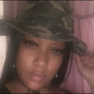 Meet your Posher, Monica